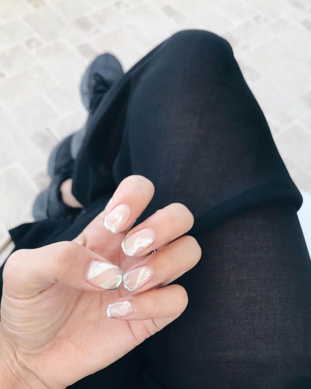 かんだまのインスタグラム：「今のネイル✔️はるちゃん @wille_eyelash_nails 提案☺︎夏っぽいネイル始めて！黒い服に映えて良き🤝はるちゃんありがとう♡」