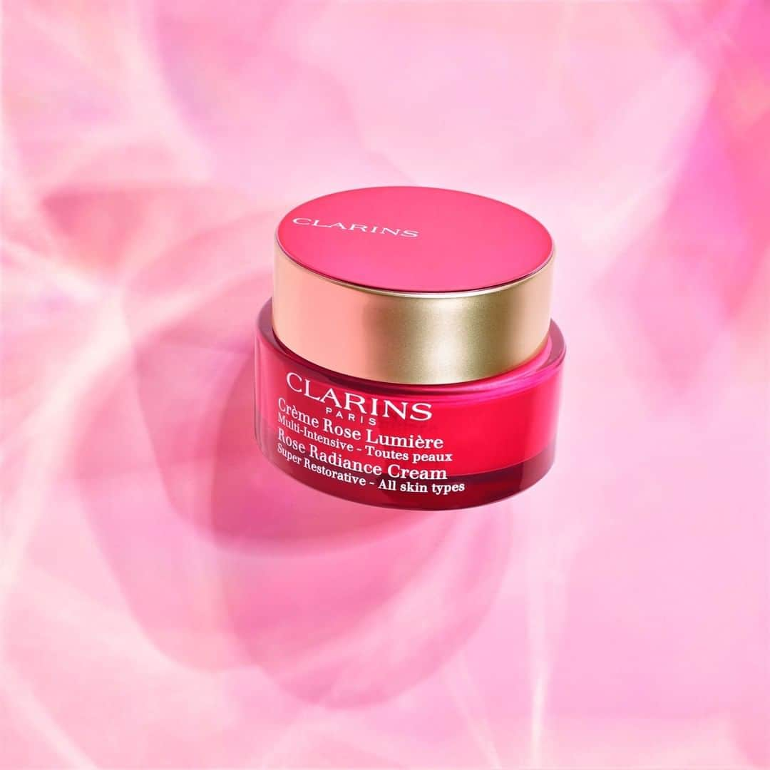 Clarins Australiaさんのインスタグラム写真 - (Clarins AustraliaInstagram)「Want brighter, more radiant skin? ✨ Introducing #Clarins Super Restorative Rose Radiance. This NEW anti-ageing cream smooths wrinkles, firms skin and has an immediate radiance-boosting effect. #ClarinsAus #ClarinsSkincare #RoseRadianceCream #TimeToGlow」8月7日 16時15分 - clarinsanz