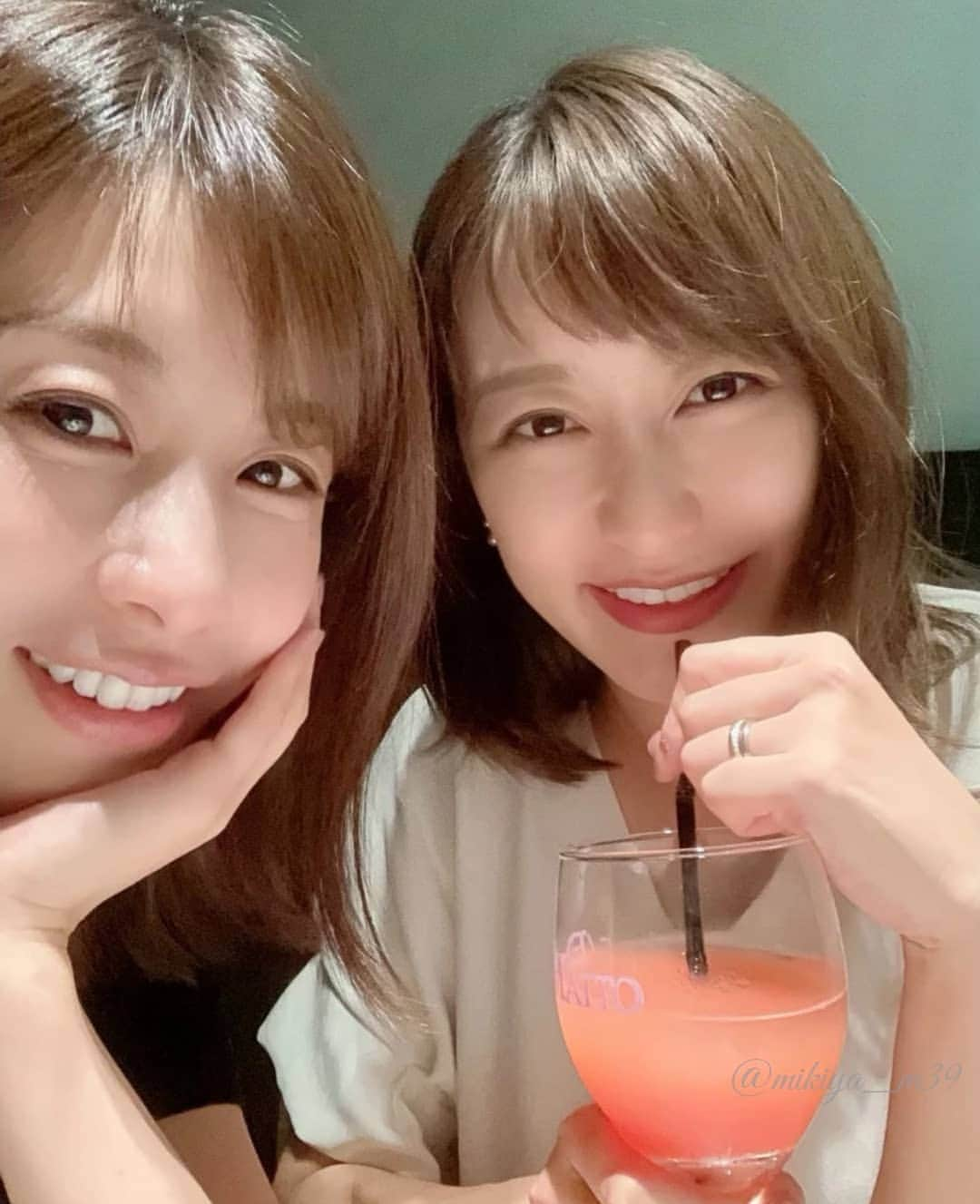 女子アナ好きみっきーさんのインスタグラム写真 - (女子アナ好きみっきーInstagram)「カトパンとマスパン❤️ 安定の2ショット👏💓 #仲良し同期 #マスパン第3子妊娠中👶 . #加藤綾子 #カトパン #アナウンサー #フリーアナ #枡田絵理奈 #マスパン #元TBS #フリーアナ #タレント #かわいい #美人 #ナイスバディ #同期 #2008年組 #ayakokato #erinamasuda #kawaii #cute #pretty #beautiful」8月7日 16時39分 - mikiya_m39