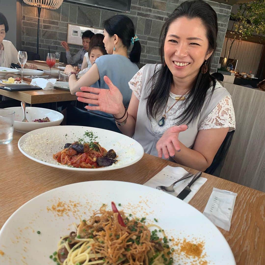 清澤恵美子さんのインスタグラム写真 - (清澤恵美子Instagram)「ニュージーランドへ行く前の瑞枝さんに逢えました^ ^ お腹触ってくれた🌟 久しぶりにゆっくり会えました！東京寄ってくれてありがとう💖 #awキッチン #食べ放題 #甘いもの食べ過ぎた  #消化しなきゃ」8月7日 16時39分 - kiyosawaemiko