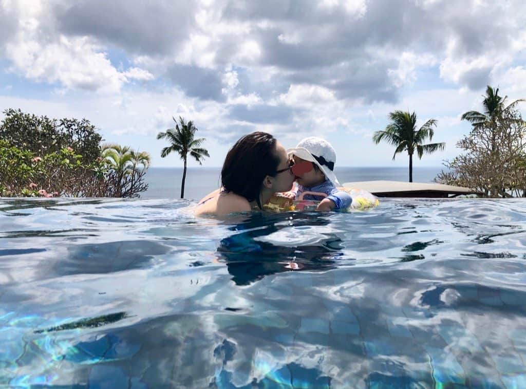 馬淵優佳さんのインスタグラム写真 - (馬淵優佳Instagram)「I  L O V E  Y O U 💕  #bali#ayanaresort#pool#beach#summer」8月7日 16時36分 - mabu0205