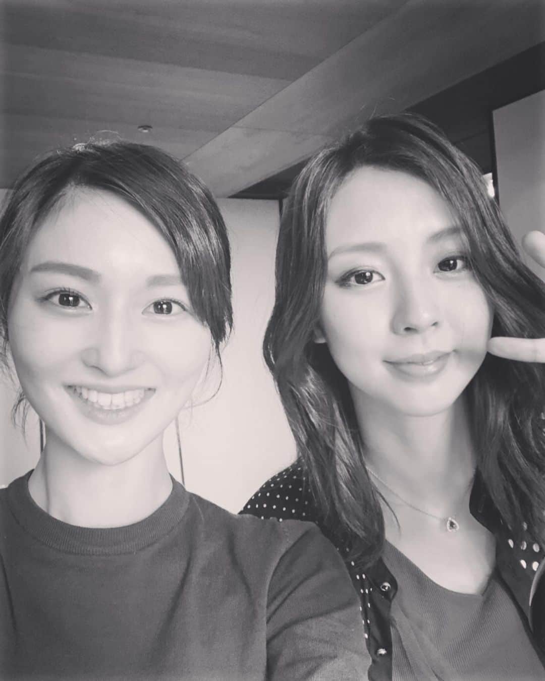 矢吹世奈のインスタグラム：「・ 久しぶりにしおんさんに お会いできました🥰 たのしかったー！！！❤️❤️❤️ あっという間だった🤦‍♀️ #しおんさん#りほさん #いつも優しい #思い出したかのように敬語使わんでいいよって言われました #ほんとすみません笑 #だいすきです #私黒くない？#気のせい？」