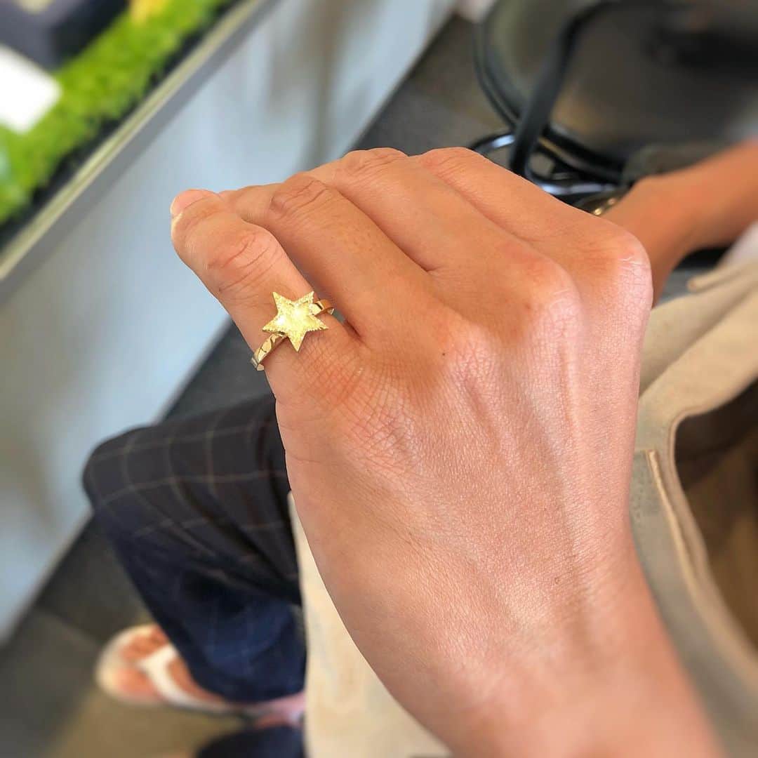 常岡康弘さんのインスタグラム写真 - (常岡康弘Instagram)「K18YG / Star Ring. . スター全面に彫り模様を入れ製作したゴールドリング💫 どの指にでも合わせられるデザインだと思います！ . #tsuneokajewelry#スター#星#ゴールド#k18#ユニセックス#ジュエリー#jewelry」8月7日 16時49分 - tsuneokajewelry