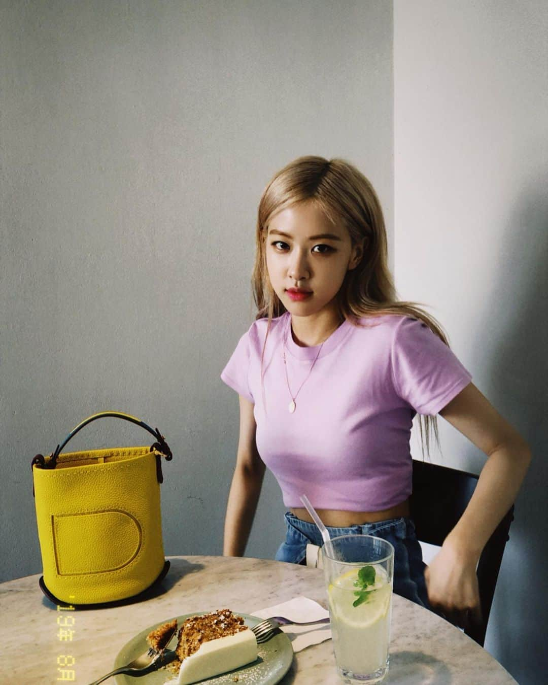 ロゼさんのインスタグラム写真 - (ロゼInstagram)「노랑이 🍋」8月7日 16時44分 - roses_are_rosie