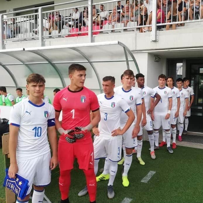 サッカーイタリア代表さんのインスタグラム写真 - (サッカーイタリア代表Instagram)「#Under18 🇮🇹 Verso il #Mondiale. Gli #Azzurrini vincono a #Sezana la prima amichevole con la #Slovenia 🇸🇮. L'articolo 👉🏻 www.figc.it  I ragazzi di #Nunziata archiviano il match nel primo tempo con tre reti. Giovedì alle 19 a Gradisca il prossimo incontro.  #WCU18 #VivoAzzurro」8月7日 16時56分 - azzurri