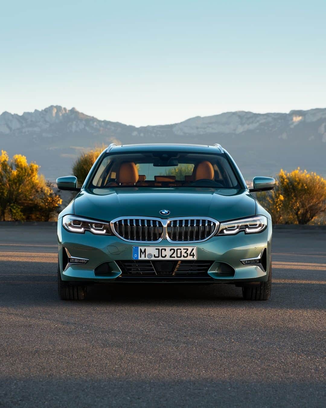 BMWのインスタグラム：「Class, meet Progress. The all-new BMW 3 Series Touring. #THE3 #BMW #3Series」