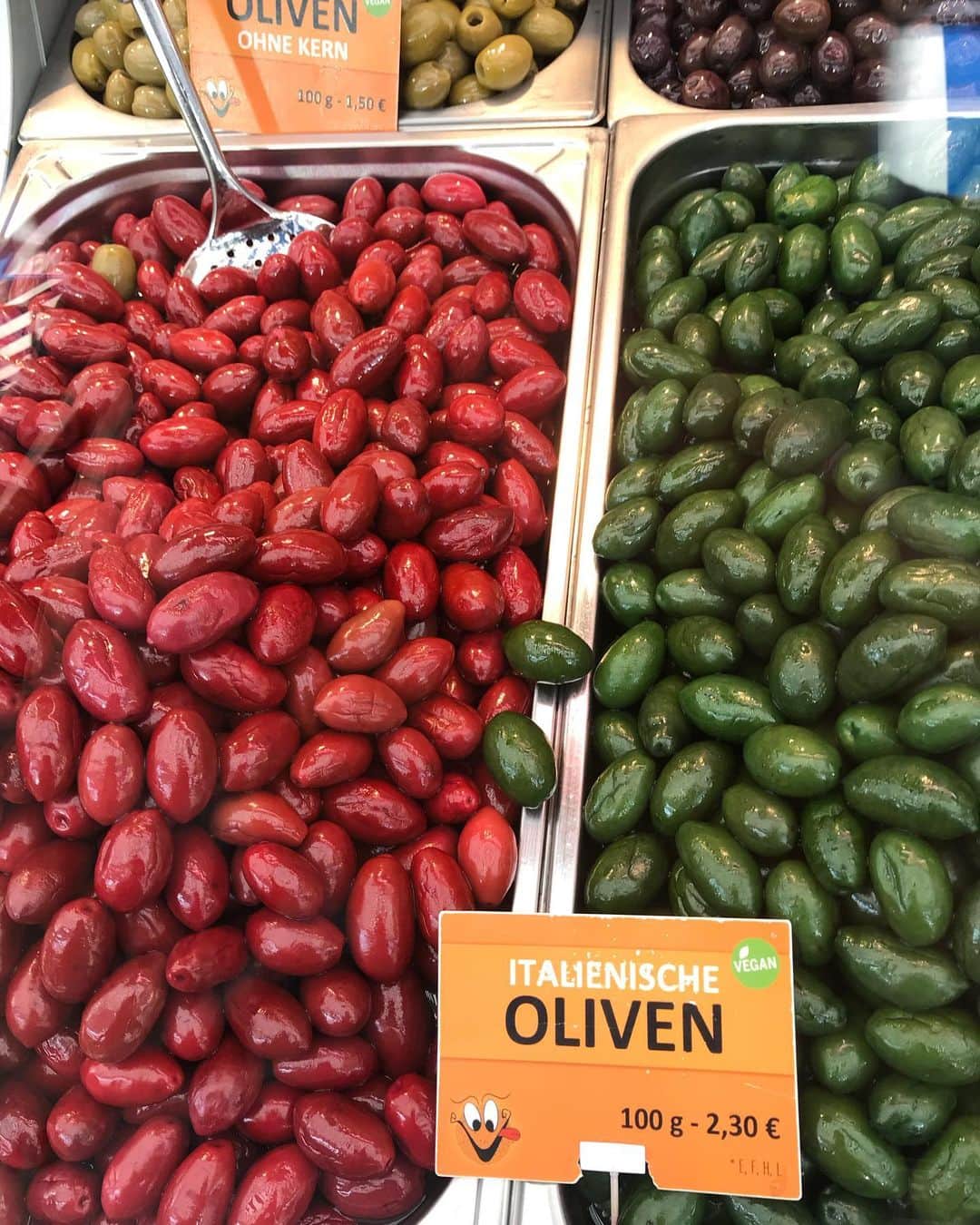 関川良さんのインスタグラム写真 - (関川良Instagram)「Oliven. #vienna #market #austria」8月7日 17時13分 - ryosekikawa