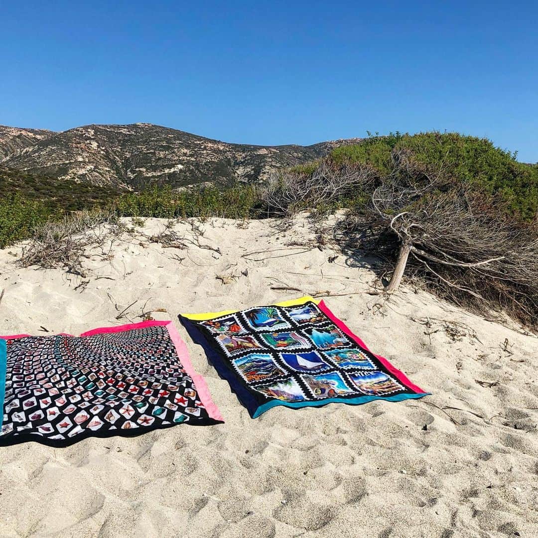 メアリーカトランズさんのインスタグラム写真 - (メアリーカトランズInstagram)「100% MADE IN GREECE!! Our #MARYMARE beach towels with @sunofabeachtowels #marykatrantzou 🐚🇬🇷🐚🇬🇷」8月7日 17時16分 - marykatrantzou