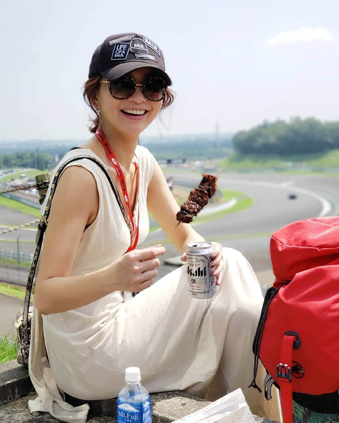 佐藤純さんのインスタグラム写真 - (佐藤純Instagram)「スーパーGT観戦🏁  レース観ながら、ビールに牛串🍺😁 最高な組合せ❤️ 子供達はアイスやかき氷🍧  午後はノンアルコールビールね🍺 ※時間を計算して飲んでます✋🚙 #supergt  #スーパーGT #富士スピードウェイ #fujispeedway  #race  #モータースポーツ #大好き #親子 #兄妹 #モータースポーツ好き #ビール #牛串 #かき氷 #クマ吉 #くま吉 #キャップ #balr  #夏休み #ママ#ママモデル#モデル #mama #mamamodel #model」8月7日 17時17分 - junsatoidea