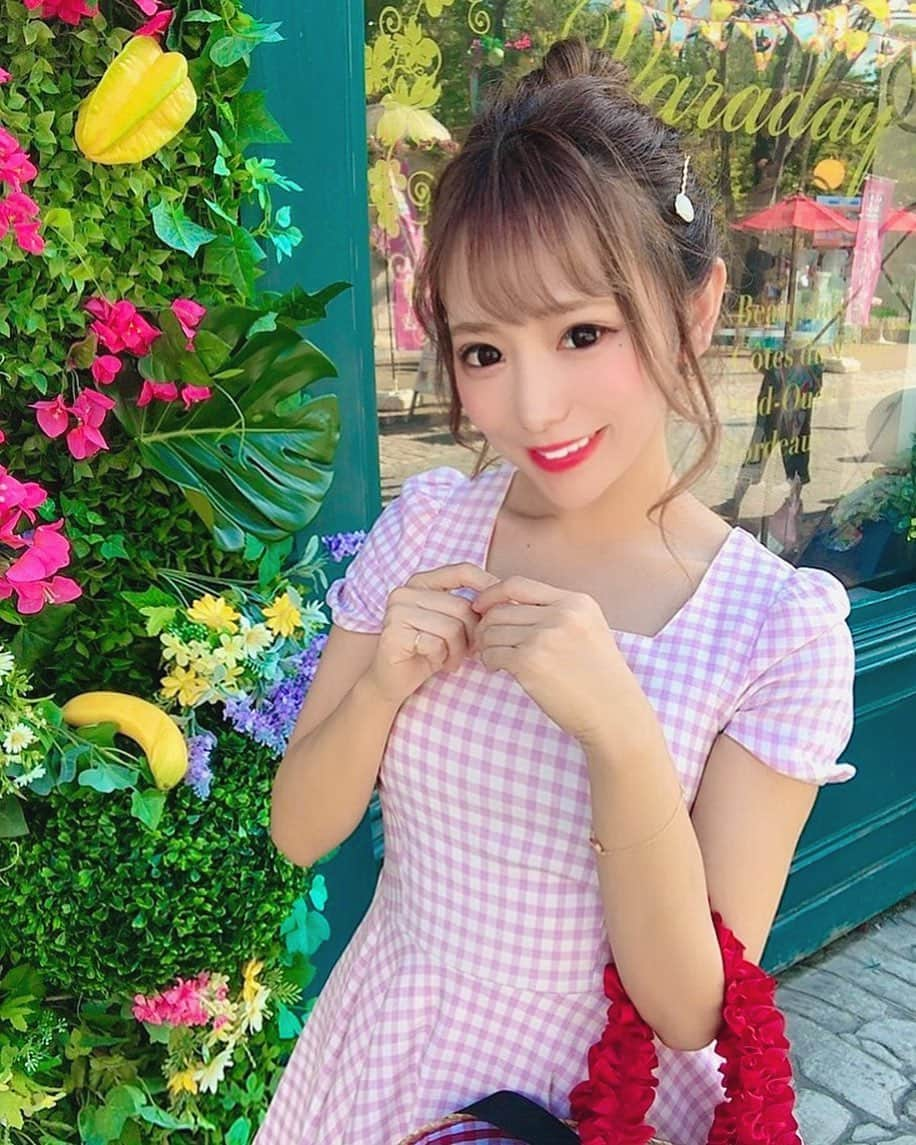 愛田杏奈さんのインスタグラム写真 - (愛田杏奈Instagram)「. . 毎日暑すぎて、まとめ髪が多くなる夏。 . . ゆるふわお団子🍡♡ . . . #山梨 #山梨県 #yamanashi #地元 #入園無料 #富士急ハイランド #富士急 #インスタ映え #映え活 #カメラ #カメラ女子 #フォトスポット #遊園地 #夏 #夏休み #セルフヘアアレンジ #お団子 #お団子ヘア #写真好きな人と繋がりたい #フォロワー増やしたい #fashion #instagood #likeforlikes #followme」8月7日 17時20分 - anna_osada