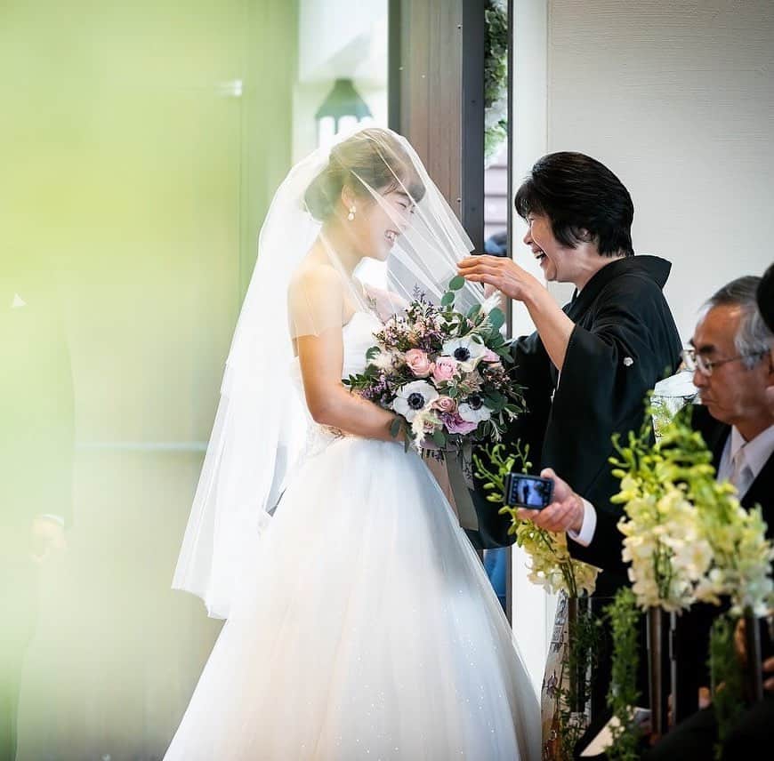 KIYOMIZU京都東山 公式さんのインスタグラム写真 - (KIYOMIZU京都東山 公式Instagram)「@kiyomizu_kyoto_higashiyama をフォローして、 『#kiyomizu京都東山』 『#kiyomizu花嫁』 『#スタイルズ花嫁』 をつけて投稿してくださいね＊ . これからを誓い合ったおふたりを たくさんの拍手と笑顔が送り出します** 笑顔が溢れるこの瞬間は会場全体が 優しい空気で包まれます＊ . ---------------------- . ▼ブライダルフェアの予約は インスタのTOPからcheck⚐ ＞＞＞ @kiyomizu_kyoto_higashiyama. #スタイルズ花嫁 #dress #kyoto #kiyomizu #wedding #weddingdress #ウェディングドレス #ウェディングレポ #チャペル #ブライダルフェア #プレ花嫁 #卒花 #披露宴 #日本中のプレ花嫁さんと繋がりたい #結婚式 #結婚式場 #結婚式準備 #京都 #京都花嫁#関西花嫁  #marryxoxo #Dressy花嫁 #maricuru #maricuru卒花アンバサダー #退場シーン #花嫁コーデ」8月7日 17時21分 - kiyomizu_kyoto_higashiyama