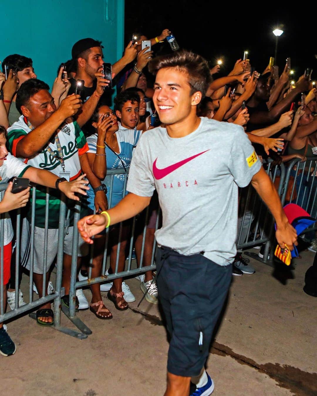 FCバルセロナさんのインスタグラム写真 - (FCバルセロナInstagram)「We 💙❤️ you, Barça Family in Miami 🇺🇸! ¡Gracias Miami! 💙❤️」8月7日 17時32分 - fcbarcelona