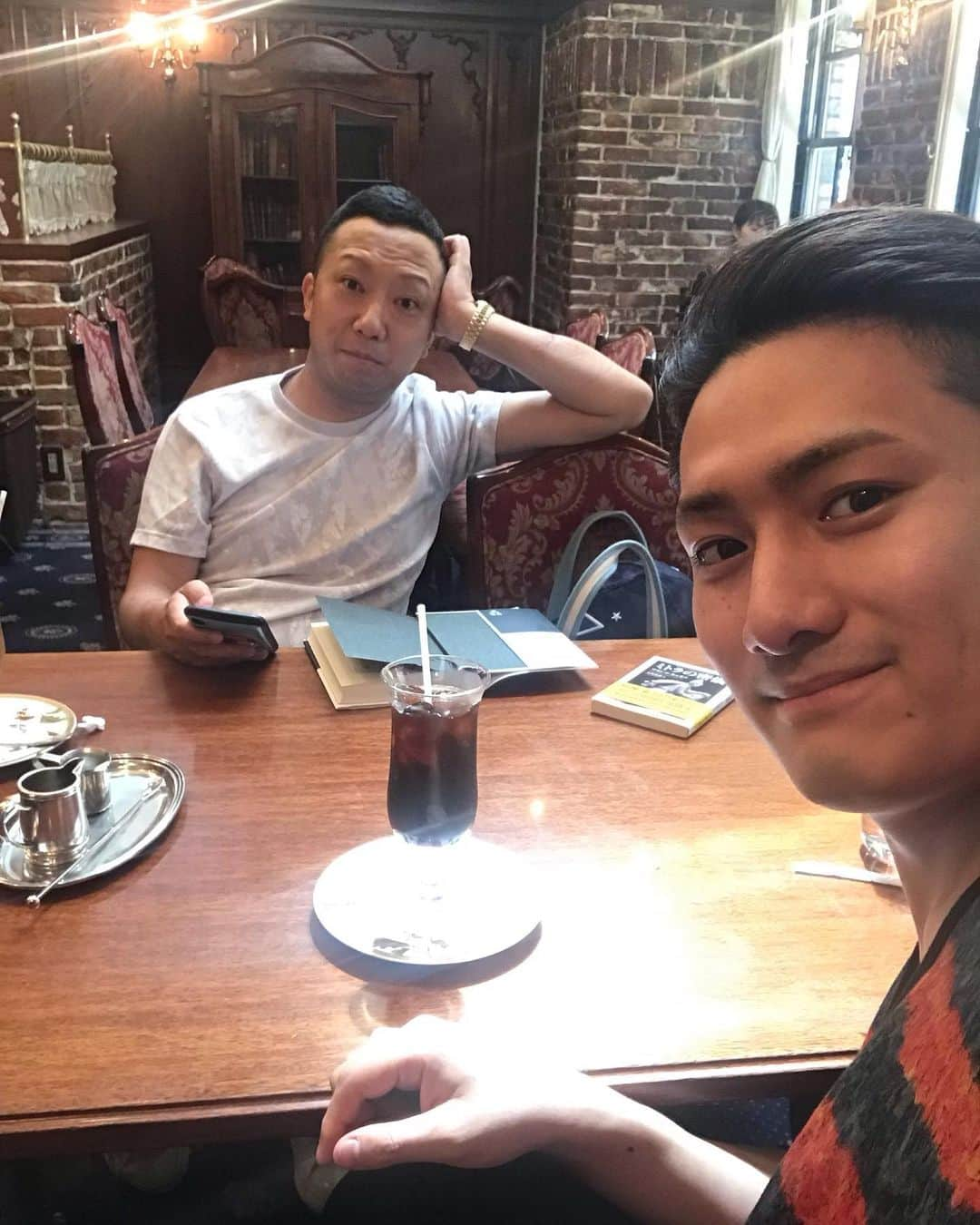 中村隼人さんのインスタグラム写真 - (中村隼人Instagram)「弥次喜多の舞台稽古前に喫茶店へ😌 #歌舞伎座 #弥次喜多 #市川猿之助 #中村隼人 #老舗喫茶店 #トリコロール」8月7日 17時27分 - 1130_nakamurahayato