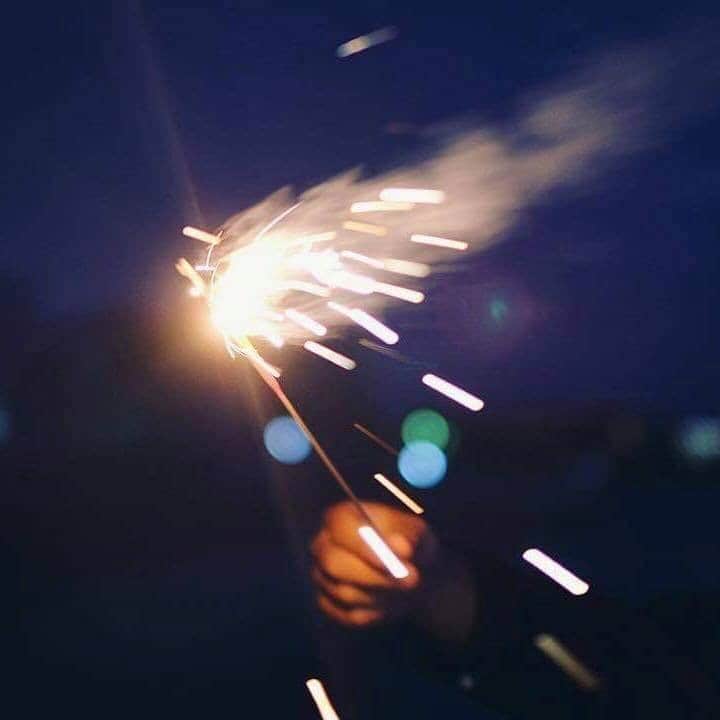 KANEBO OFFICIALさんのインスタグラム写真 - (KANEBO OFFICIALInstagram)「MIDSUMMER NIGHT DREAM 一瞬の美しさをいつくしむ。 Life is all about moments. 写真提供:@bois_yu #lifestyle #fireworks #hanabi #summer #night #japan #mylife #tradition #beautiful #photo #nature #happy #myfavorite  #ライフスタイル #豊かな生活 #贅沢な時間 #丁寧な暮らし #暮らしを楽しむ #夏 #日本の夏 #花火 #リラックス #風 #お気に入り #風情 #休日 #夏の夜 #自然  #kaneboglobal #kanebo」8月7日 17時30分 - kaneboofficial
