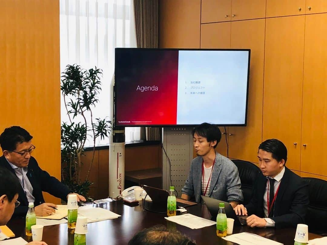 平井卓也さんのインスタグラム写真 - (平井卓也Instagram)「第62回Pitch to the Minister懇談会"HIRAI Pitch"を開催。テーマは「AIによる創薬、合成生物設計の自動化～科学研究の自動化への挑戦～」で、SyntheticGestalt Ltd. 島田幸輝CEO、萩原惇允COOよりピッチ。人工知能（AI）が生物学をする時代が到来しました。創薬プロセスのうち時間・コストがかかる研究パートを自動化するプロジェクト、二酸化炭素を消費し様々な有価物を作る複数の合成生物を設計・量産するプロジェクトについて意見交換。バイオ戦略やスタートアップ支援施策、ムーンショット型研究開発についても提言をいただきました。AI向けの品質の良いデータをどのように産出、やりとりするか、がポイントですね。ありがとうございました！ #平井卓也　#自民党　#平井ピッチ　#HIRAIPitch　#AI　#合成生物　#自動化」8月7日 17時34分 - hiratakuchan0125