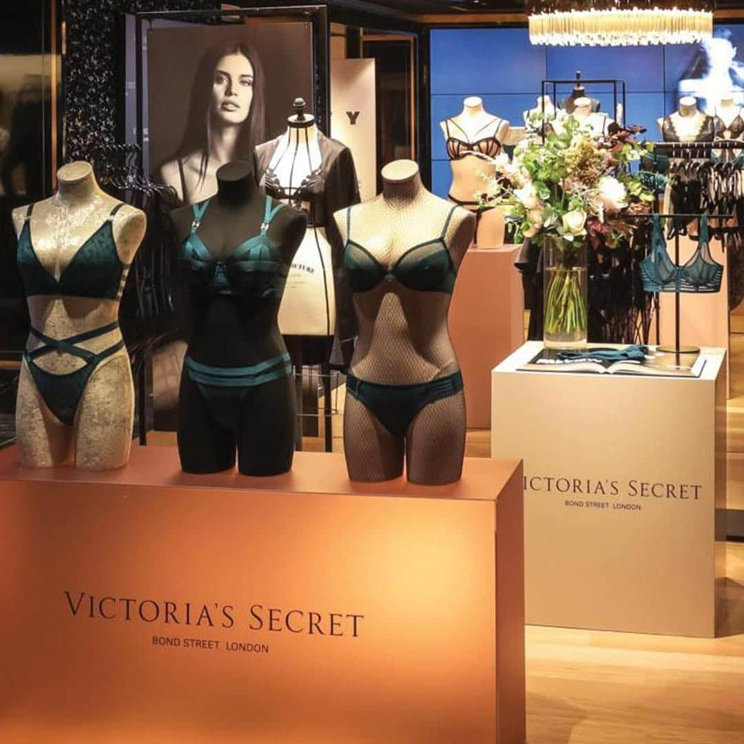 ヴィクトリアズ・シークレットさんのインスタグラム写真 - (ヴィクトリアズ・シークレットInstagram)「“I’m back into my lingerie phase now” – a Bond Street customer speaks for all of us, re. the Fall Collection.」8月8日 4時30分 - victoriassecret