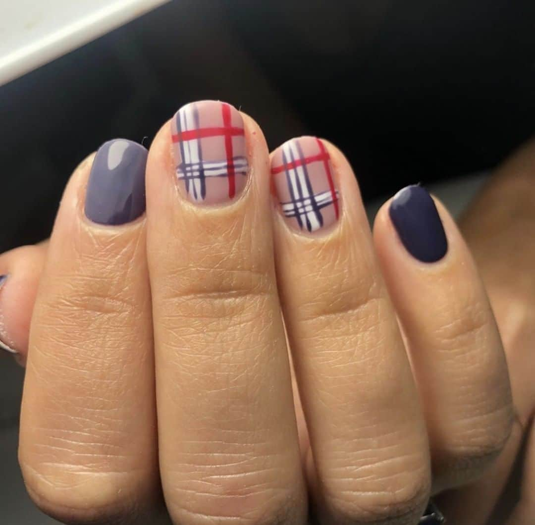 OPIさんのインスタグラム写真 - (OPIInstagram)「FUN FACT: In Scotland, this pattern is called tartan, not plaid 😊 Show us your tartan nail art using #OPIScotland 💅⁠ ⁠ ⁠ Nails by: @nailsbymel.co⁠ ⁠ ⁠ Shades used: #NiceSetOfPipes  #NailArt #NailDesign #Plaid #Tartan #Scotland #OPIObsessed」8月8日 4時30分 - opi