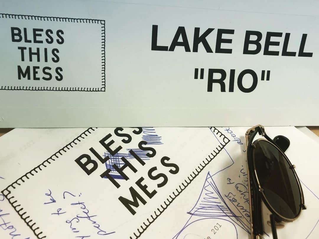 レイク・ベルのインスタグラム：「Back in the saddle. @blessthismesstv prep week! 🐄🐏🐓🐖」