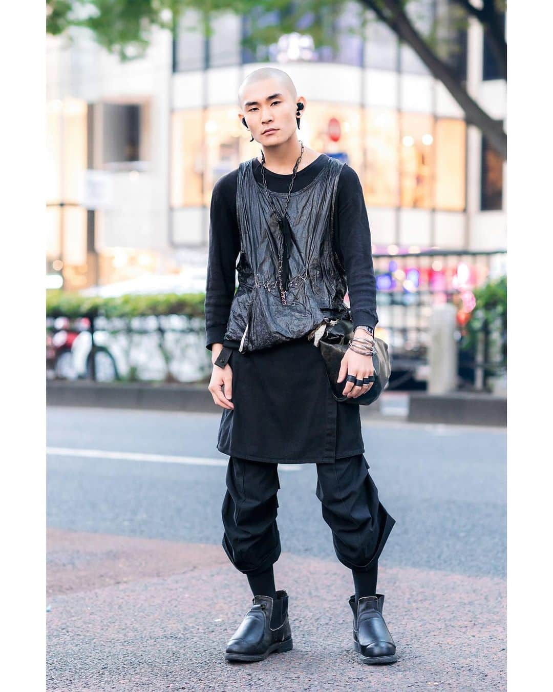 Harajuku Japanさんのインスタグラム写真 - (Harajuku JapanInstagram)「Muneyuki (@offstreet_1_1000) on the street in Harajuku wearing a dark vintage and remake look with a shiny tank over long tee, skirt over cropped pants, a deconstructed leather waist bag, and boots.」8月8日 3時11分 - tokyofashion