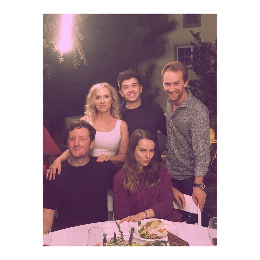 ブリジット・メンドラーのインスタグラム：「I expected to be excited to join my life with Griff, but I didn’t know that being engaged would be such a reflective time to celebrate the community that supports us. I’ve learned that being engaged is the time for family and friends new and old to provide the scaffolding of joy and love that builds a marriage 💜💜」