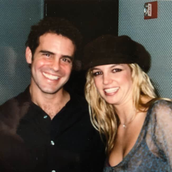 アンディー・コーエンさんのインスタグラム写真 - (アンディー・コーエンInstagram)「That time @sarahjessicaparker brought me backstage to meet @britneyspears! (I aged, she didn’t.)」8月8日 3時14分 - bravoandy