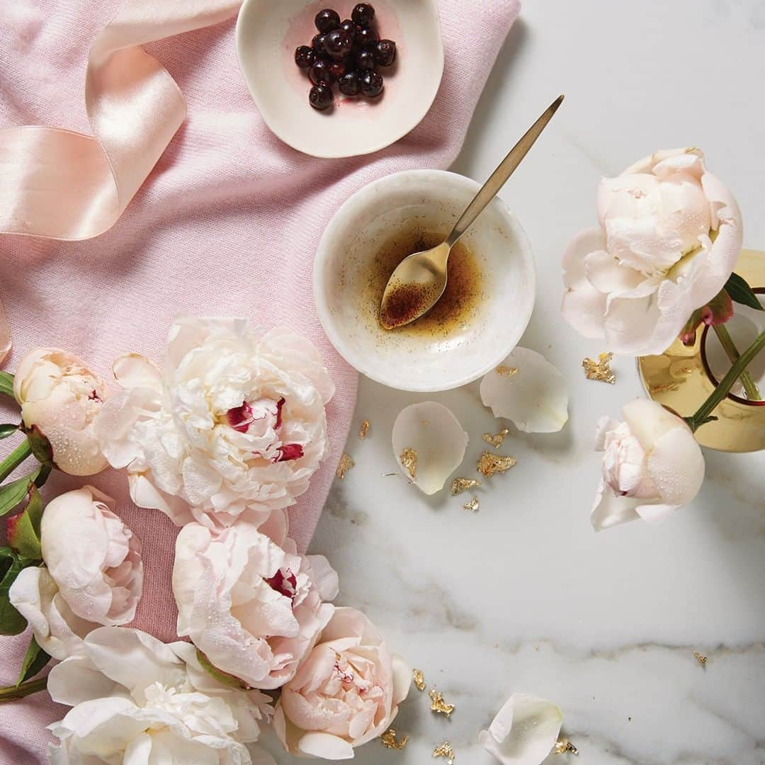 Grace Coleさんのインスタグラム写真 - (Grace ColeInstagram)「Satisfy those gourmand cravings with our Vanilla Blush & Peony fragrance collection.  As delectable as the real thing, you can enjoy a guilty free pamper session @gracecoleltd  #gourmand #fragrance #vanillablush #guiltfree #guiltyfree #pamper #delectable #glamour #luxury #gracecole」8月8日 3時15分 - gracecoleltd