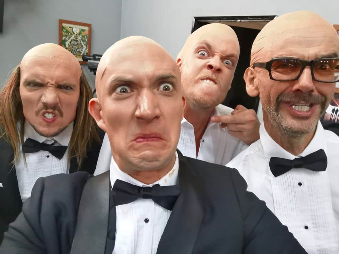 ルーファス・テイラーのインスタグラム：「Being bald made us angry! 😡#thedarkness #rockandrolldeservestodie  #youwantsome」