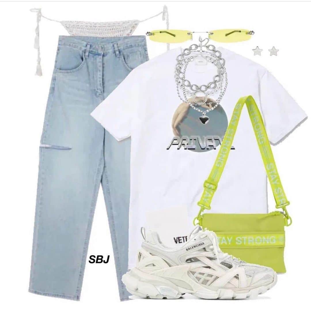 ジョージジーナ&ルーシーのインスタグラム：「Match made in heaven by @stylebyjes ✨ Bag: The Disco • • • • • • #georgeginalucy #gglsquad #bag #outfitgrid #style #streetstyle #streetwear #balenciaga #ootd #outfitfromabove #balenciagatriples #hypebae #hypebeast #simplefits #outfitideas #wiw #wiwt #baesmentapproved #highsnobiety #fashionblogger #blogger」