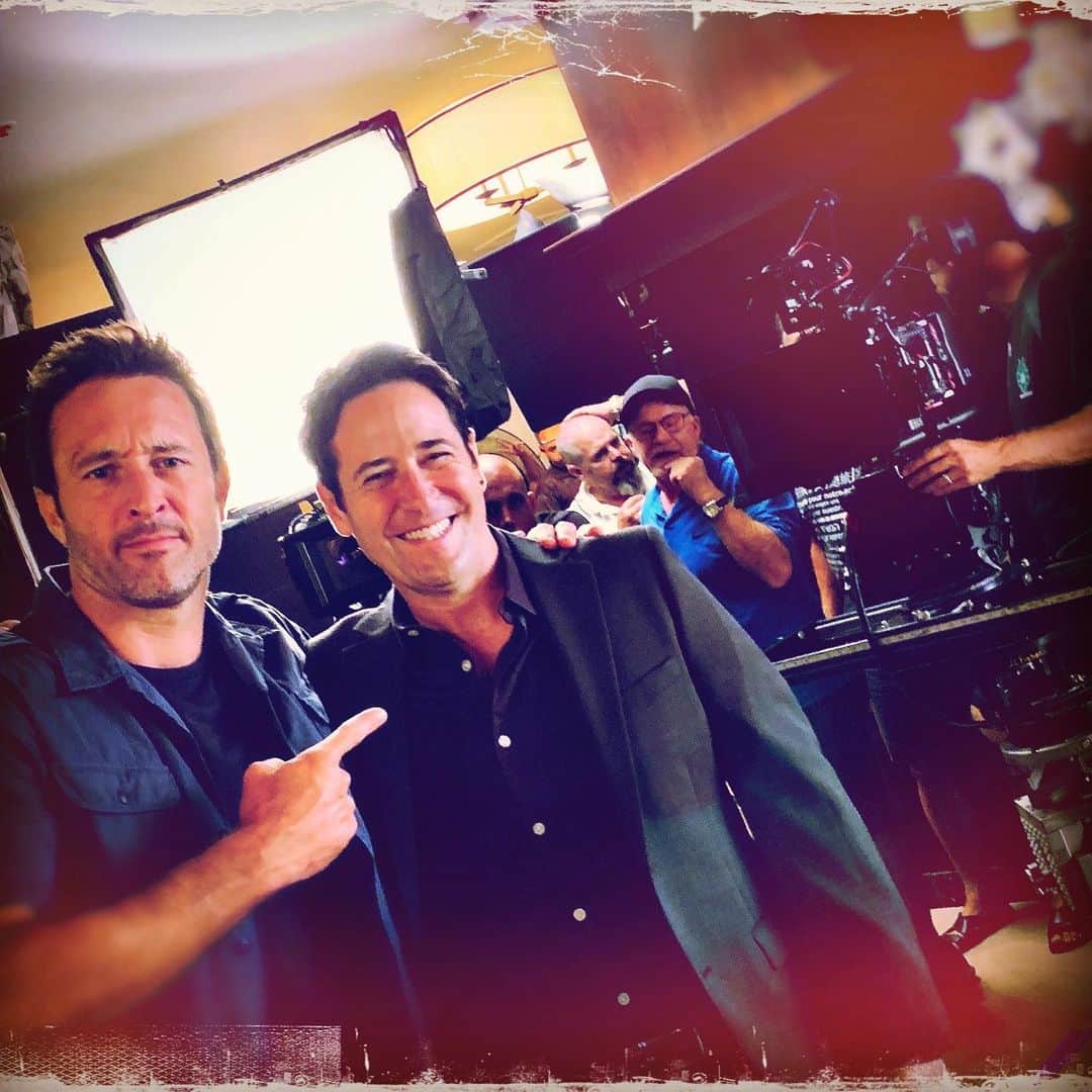 のインスタグラム：「W/this stud and good guy playing a good guy #AlexO’Loughlin @hawaii50cbs hey, were ur ears burning @therealclaireforlani #waikiki #hawaii」