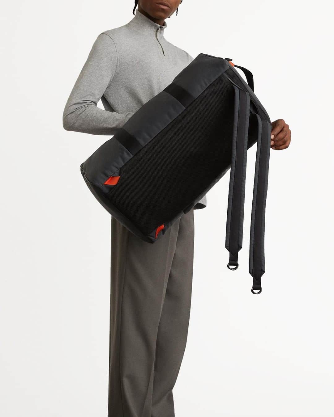 ウォントのインスタグラム：「Sustainably crafted from ECONYL®️ recycled nylon, our unisex and high-performance Stanfield converts from in-hand, crossbody to backpack—to use as a weekender or sports bag. Shop our convertible bags for him and her, link in bio. — #wantlesessentiels #sustainable #ECONYL #convertiblebags #accessories #unisex」