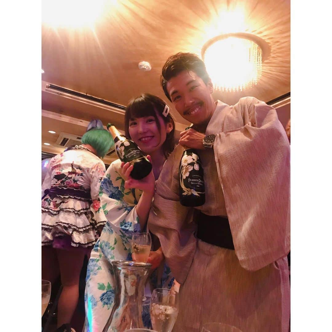 立花陽香さんのインスタグラム写真 - (立花陽香Instagram)「#銀座 オカマバー #大穴 浴衣祭り👘始まったよ💕私も着たいな🥺着ちゃおうかな💕 ゆりかちゃんと、みほさんと、なぎ🌈🌈」8月8日 3時30分 - haruka_4