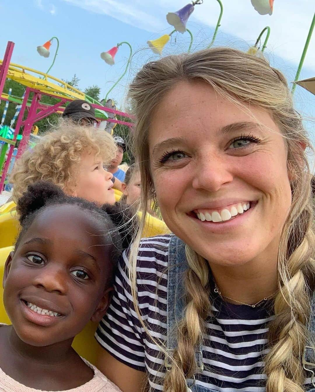 People Magazineさんのインスタグラム写真 - (People MagazineInstagram)「There's nothing better than face paint and family time — just ask Thomas Rhett, Lauren Akins, and their little girls! 💕 | #Regram @laur_akins」8月8日 3時32分 - people