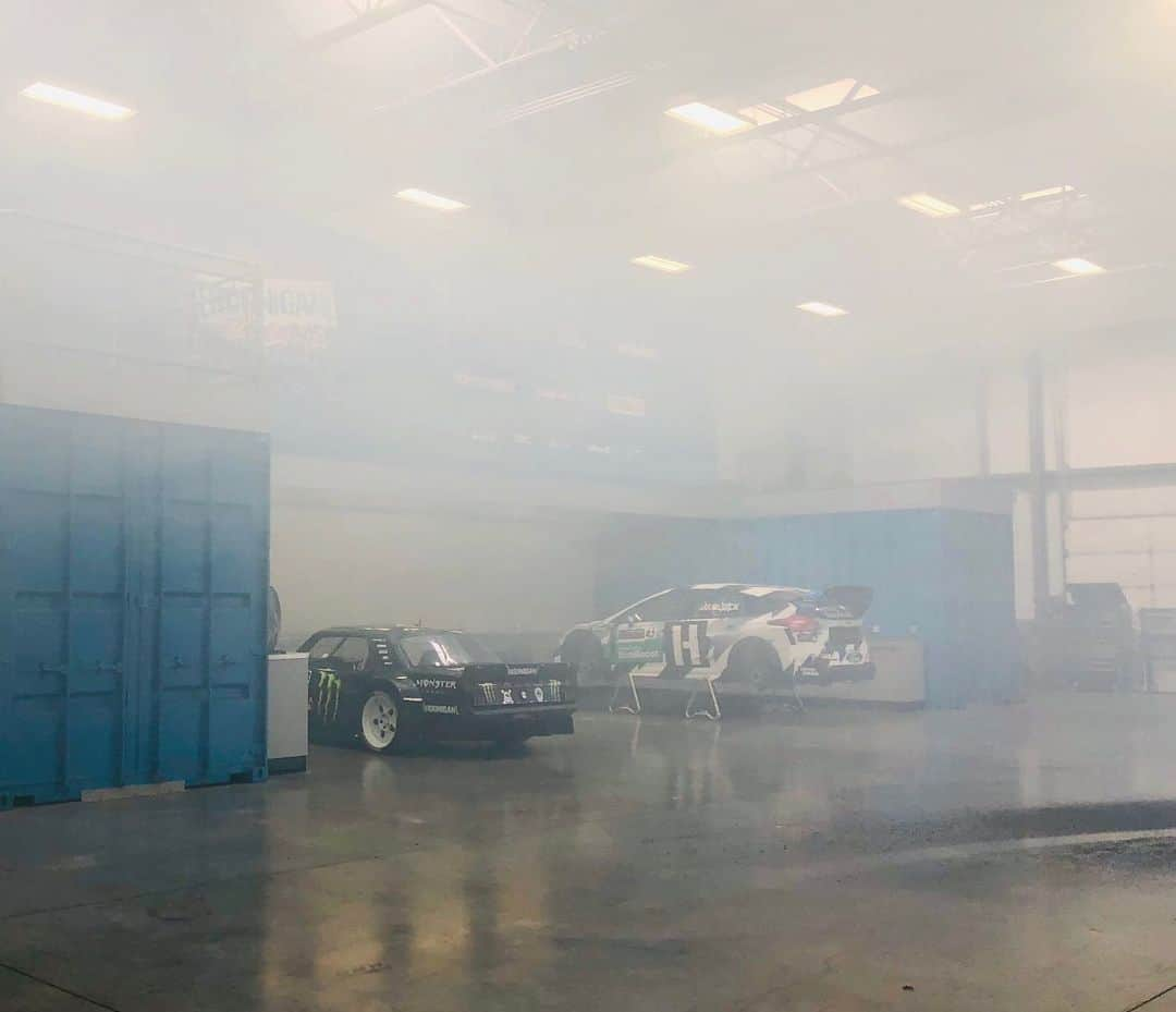 ケン・ブロックさんのインスタグラム写真 - (ケン・ブロックInstagram)「Despite my best efforts, I was not able to set off the smoke alarm at Hoonigan Racing HQ yesterday! Ha. A quick tease of some shenanigans for an upcoming episode on my YouTube channel (better make sure you’re subscribed!). #nopeitwasntfromtheHoonicorn #italsowasntfromtheRSRX #butwhatcoulditbe #HRD_HQ」8月8日 3時43分 - kblock43