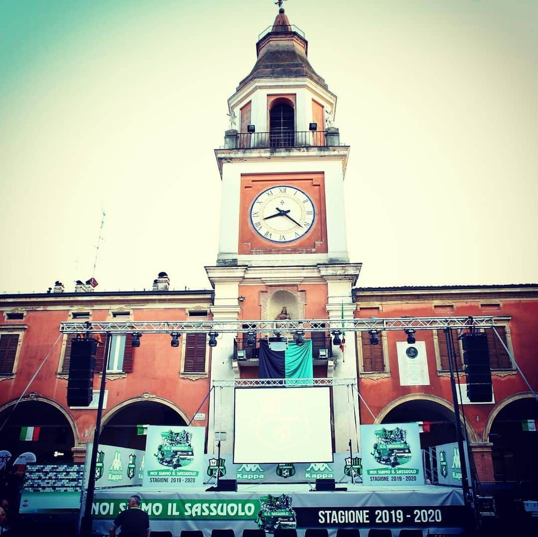 USサッスオーロ・カルチョさんのインスタグラム写真 - (USサッスオーロ・カルチョInstagram)「‪Alle ore 21 avrà inizio in Piazza Garibaldi a #Sassuolo la presentazione delle squadre neroverdi 🖤💚🖤💚‬ ‪Segui la serata nelle nostre stories 😉‬ ‪#ForzaSasol ‬」8月8日 3時37分 - sassuolocalcio