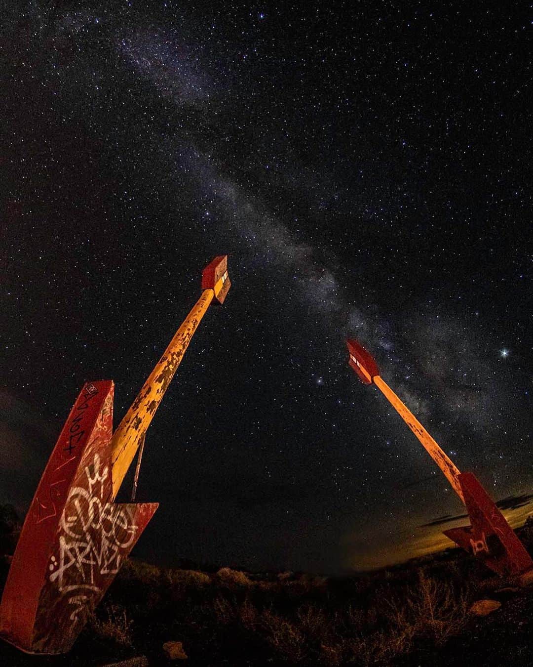Ricoh Imagingさんのインスタグラム写真 - (Ricoh ImagingInstagram)「Our brand ambassador @kerrickjames5 captured this incredible starry sky at Twin Arrows on old Route 66 in Arizona using the new 10-17 fish-eye lens! 15 sec f/5.6 ISO 5000. #pentaxkp #ricohimaging #teampentax」8月8日 3時38分 - ricohpentax