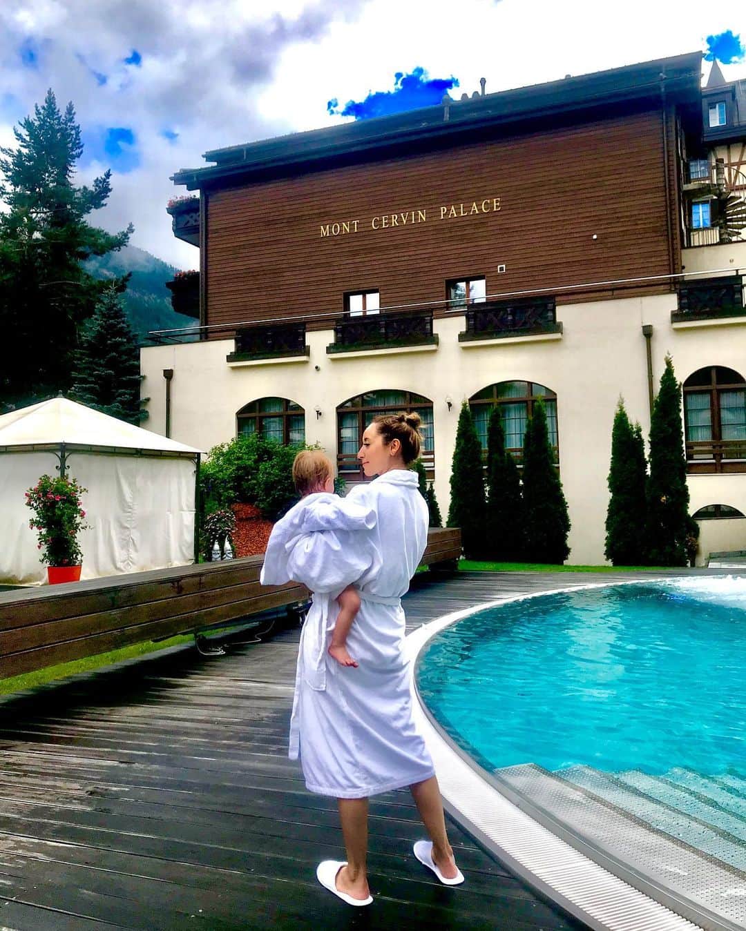 太田エイミーのインスタグラム：「Really beautiful @montcervinpalace in @zermatt.matterhorn !  Fantastic hotel with a wonderful spa 🇨🇭 . . . . . .  #inlovewithswitzerland @myswitzerland #myswitzerland #zermattswitzerland #zermatt」