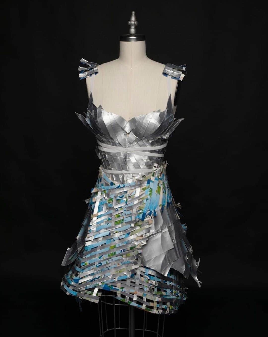 Vita Coco Coconut Waterのインスタグラム：「Vita Coco and Duct tape but make it fashion?」
