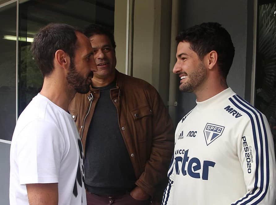 São Paulo FCさんのインスタグラム写真 - (São Paulo FCInstagram)「Bienvenido, Juanfran! 🤝🇪🇸🇾🇪 #LaCasaDeJuan ⠀⠀⠀⠀⠀⠀⠀⠀⠀ 📸 Rubens Chiri / saopaulofc.net」8月8日 4時00分 - saopaulofc