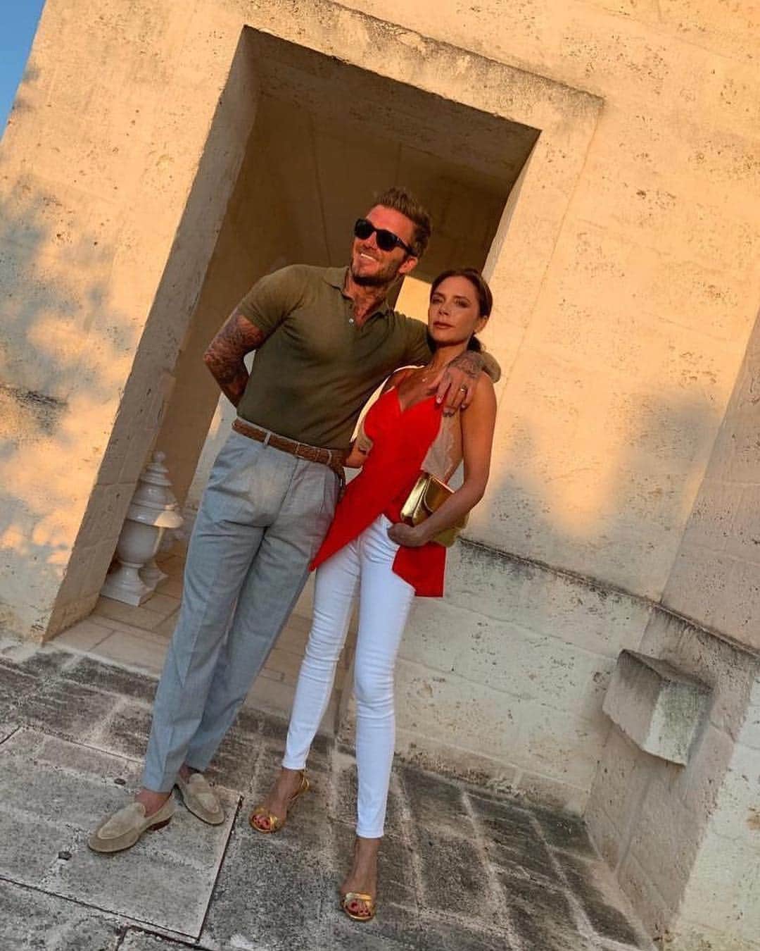 Vogue Runwayさんのインスタグラム写真 - (Vogue RunwayInstagram)「@VictoriaBeckham and @DavidBeckham are one of the chicest celebrity couples in existence, and their latest getaway fashion is proof of this. Tap the link in our bio for the couple's vacation style posts, raising the bar for tourist style for all of us.」8月8日 4時17分 - voguerunway