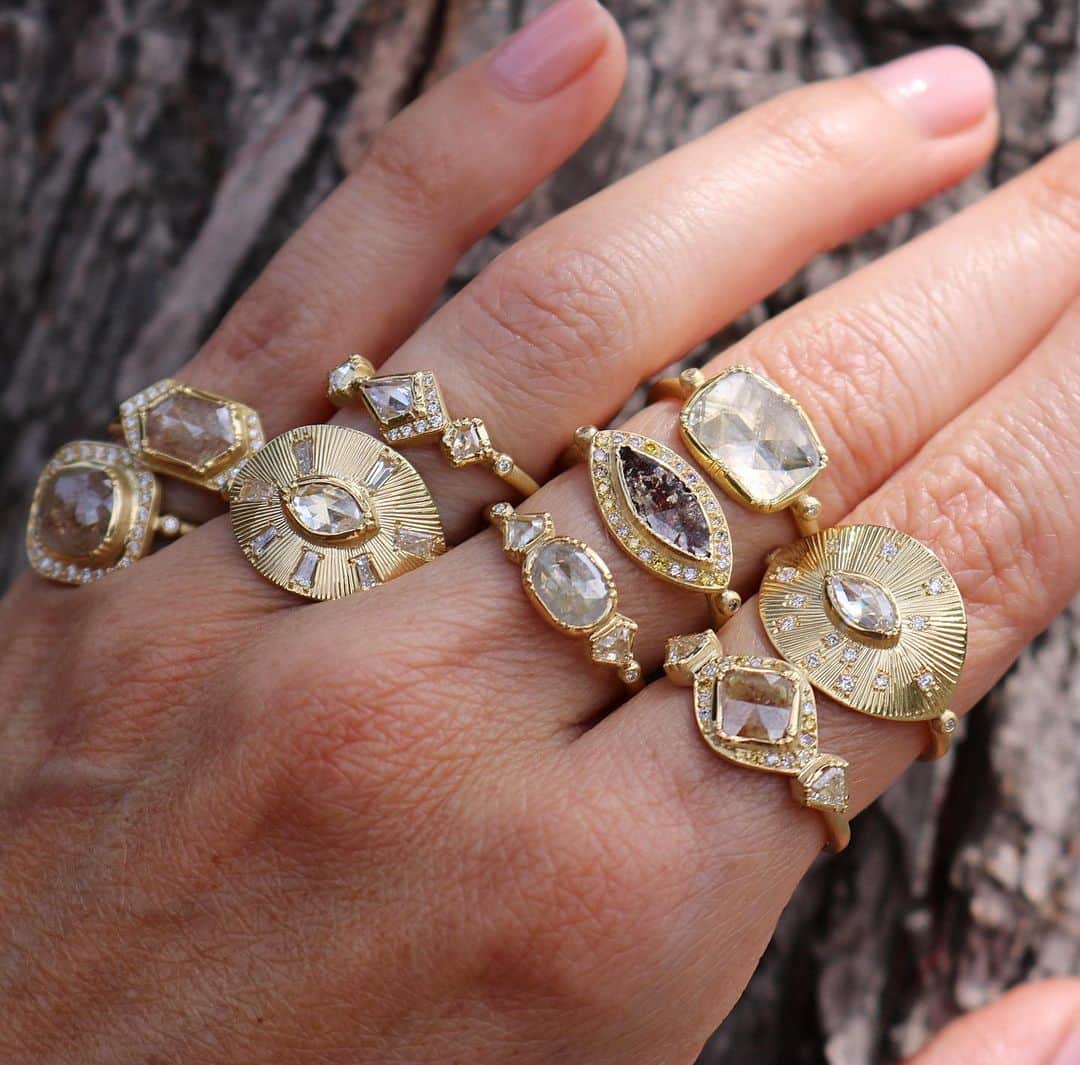 ブルックグレグソンさんのインスタグラム写真 - (ブルックグレグソンInstagram)「We are so excited to feature these one of a kind raw diamond, talisman engraved rings and more starting this Sat Aug 10th-12th. See you there🌈💗#uniquefinejewelry #brookegregson #meleeshow #NYC #meleetheshow.com」8月8日 4時21分 - brookegregson