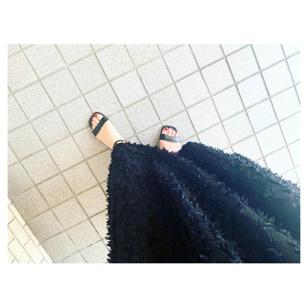のインスタグラム：「拘りこだわり作ったCut jacquard Skirt よく見るとドットなのです。  #aewenmatoph #イウエンマトフ #Whiteもありますよ #ワンピもありますよ #ベロアのトップスもお気に入り」