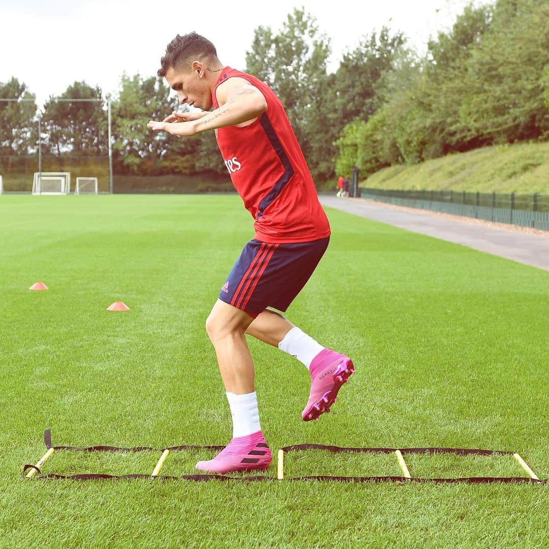 プレミアリーグさんのインスタグラム写真 - (プレミアリーグInstagram)「Dancing through the week to #PLKickOff 🕺  #PL #PremierLeague @arsenal @ltorreira34」8月7日 19時33分 - premierleague