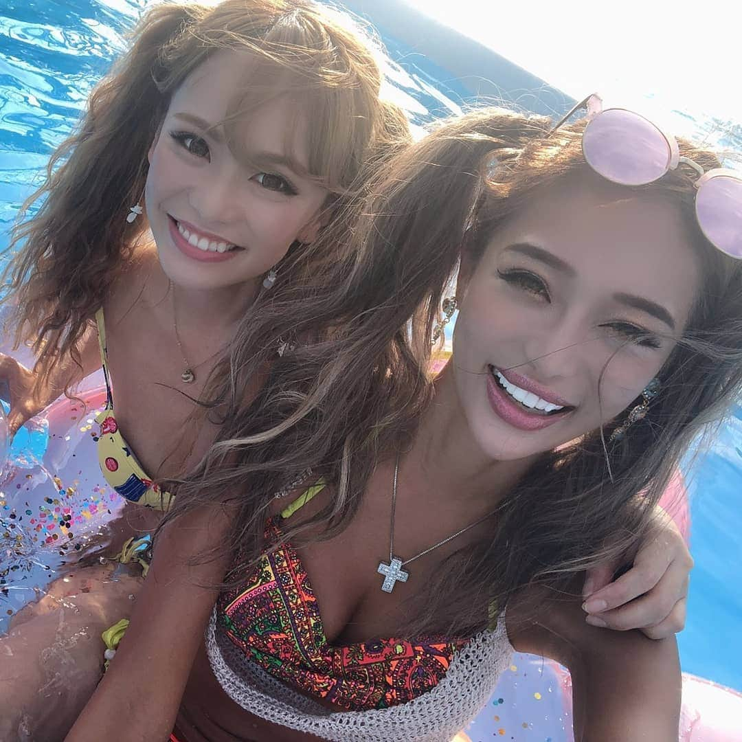 藤木そらさんのインスタグラム写真 - (藤木そらInstagram)「. .今年も恒例の読売ランドに行ってきたょ😆‼💕 毎年行ってるほど大好き✨プールも遊園地もあるから1日満喫できるょᐠ( ᐛ )ᐟᐠ( ᐖ )ᐟ  新宿からも近いし行きやすい😆‼✨一番好きなプール遊園地だよ♥♥ @yomiuriland . . . . . . . . #よみランジェニック #よみうりランド #よみラン #よみうりランドプール #プールWAI #プール #リゾート #ウォータースライダー #夏 #水着 #ツインズ #リンクコーデ #genic_mag」8月7日 19時41分 - sorafujiki