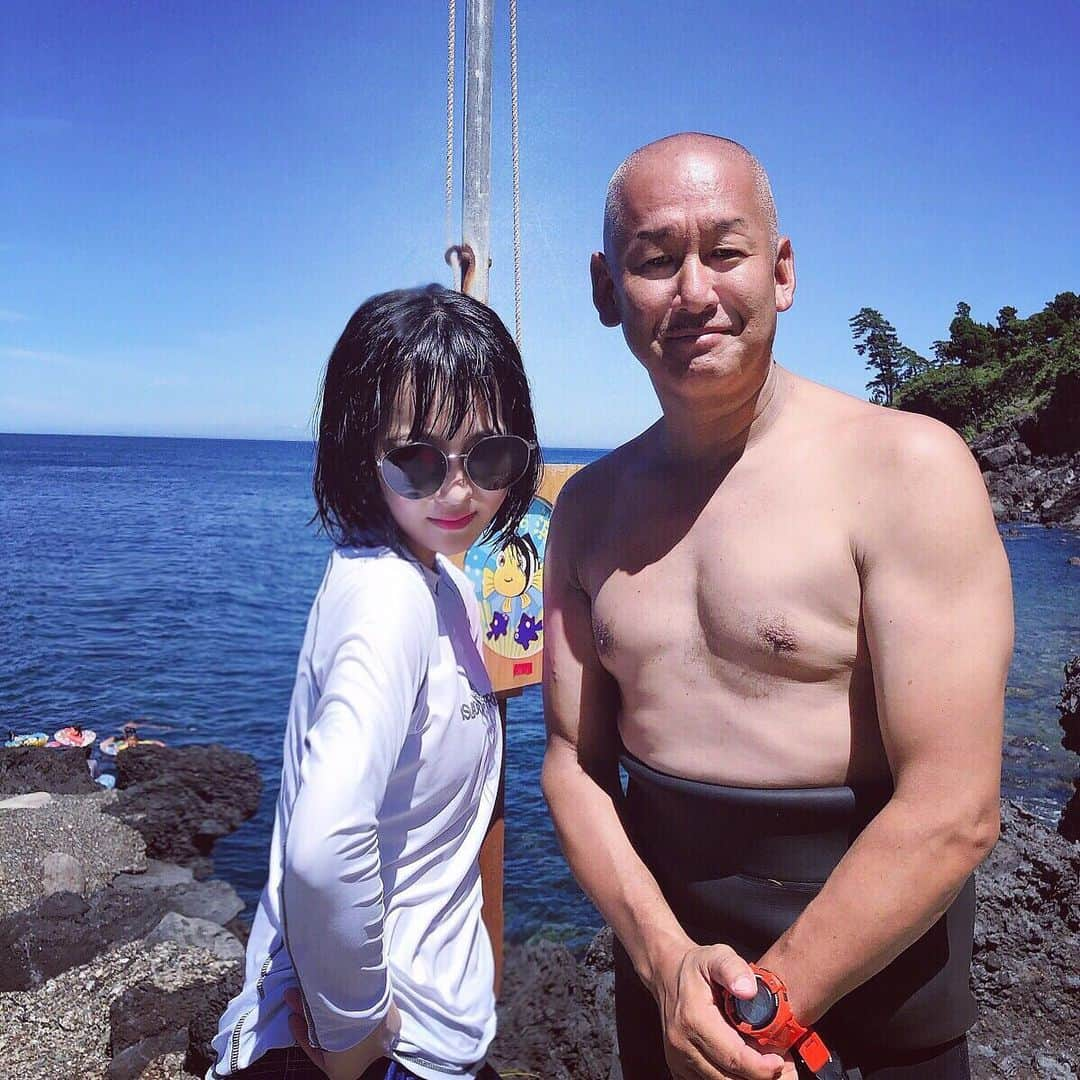 中川美優さんのインスタグラム写真 - (中川美優Instagram)「伊豆大島でスキューバダイビングの資格を取得しましたやった〜〜夏がもっと楽しくなる #写真は彼氏じゃなくてインストラクターのおじさんと#酒旅部#伊豆大島#ダイビング」8月7日 19時50分 - nakagawamiyuu