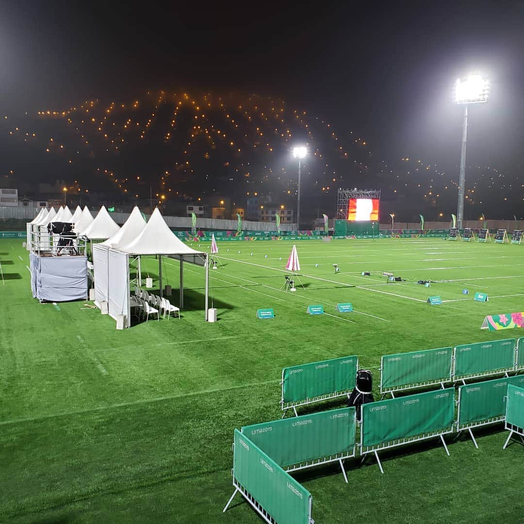 PJクォンさんのインスタグラム写真 - (PJクォンInstagram)「In case you were wondering- this is what 5:15am looks like at #archery at #lima2019 #jugamostodos #brightandearly☀️ #day1 @vanwagner_productions」8月7日 20時01分 - pjkwong