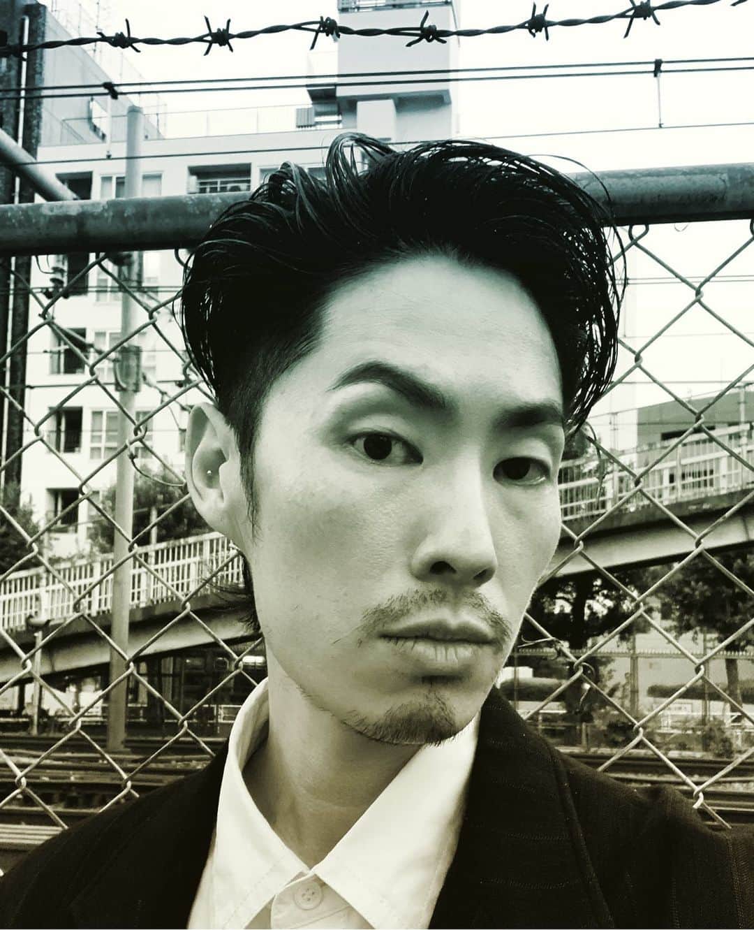 呉建豪のインスタグラム：「Thank you all for the warm birthday wishes. Def feelin the love today. Just finished work, and wouldn’t have it any other way. Truly blessed 💜✞ #imreallysmilingontheinside #happyVday #Godisgreat  謝謝大家的生日祝福~我全都收到了! 今天在工作中度過生日, 能做自己喜歡的事, 也得到大家的喜歡, 真的很感恩. 剛好今天是七夕, 祝大家情人節快樂!」