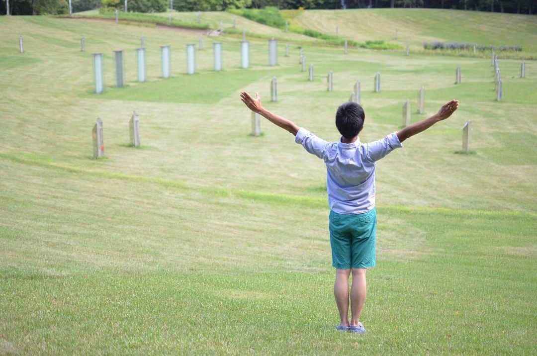 五十幡裕介さんのインスタグラム写真 - (五十幡裕介Instagram)「昨日開幕した、 高校野球・夏の甲子園。 令和になり初めての大会、さらには101回目という これからの100年に向かう記念の大会に、 実況という形で携わらせてもらうことになりました。 9日(金)から3日間、3試合の実況を担当します。 高校球児にとって、憧れの舞台である甲子園。 そのグラウンドで懸命に熱くプレーする球児の姿を 目に焼き付けながら、精一杯務めてきます。  #高校野球 #夏 #甲子園 #101回大会 #長野 #飯山 #宮城 #仙台育英 #熊本 #熊本工業 #山梨 #山梨学院 #岐阜 #中京学院大中京 #南北海道 #北照 #栄冠は君に輝く #BS朝日 #バーチャル高校野球 #HTB #アナウンサー #五十幡裕介」8月7日 20時09分 - htb_isohatayusuke