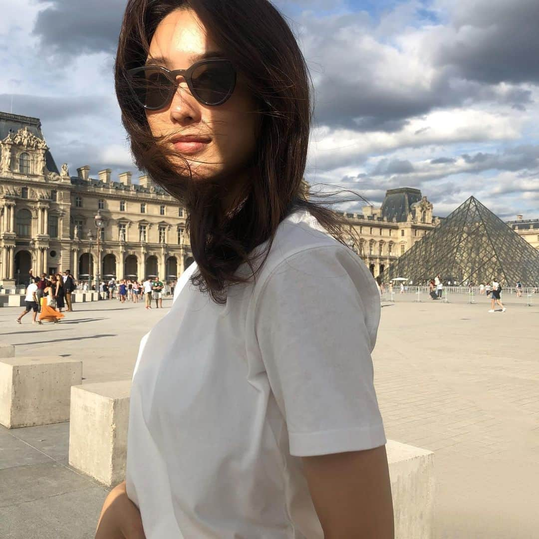 中山由香のインスタグラム：「・ ・ 🇫🇷△ ・ ・ #paris#france#louvre #arrêtdebus#🚍 #ちゃんゆか#夏休み#前編」