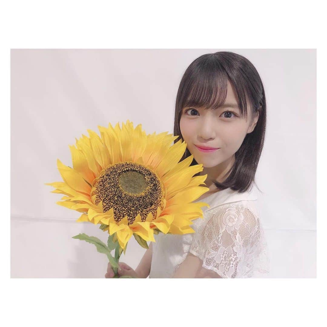 岩田陽菜さんのインスタグラム写真 - (岩田陽菜Instagram)「7ならべのCMが今日から放送です！👏🏻✨﻿ ﻿ Instagramのストーリーでもたくさん宣伝して、皆さんにやってもらえるようにお願いをしていたのでそれを見てやってくださった方も多いと思います！☺️﻿ ﻿ 本当にありがとうございます🙇‍♀️💕﻿ ﻿ 皆さんと本気になってやったので、こうして2位で終わることができて嬉しいです😭💖﻿ ﻿ ひな推しじゃなくても、「ひなちゃんが頑張ってるから応援しよう」って思ってカードをひな推しにしてくださった方も居て、、😢💕﻿ ﻿ 皆さんには感謝の気持ちでいっぱいです！！！﻿ ﻿ CM是非見て拡散してほしいです〜🥴✨ ﻿ ﻿ #STU48 #STU48の7ならべ #ゲーム #CM #イベント #TV  #本当に #ありがとう﻿  #白ワンピ #ワンピース #白 #ひまわり #夏」8月7日 20時15分 - hina_naso_stu48