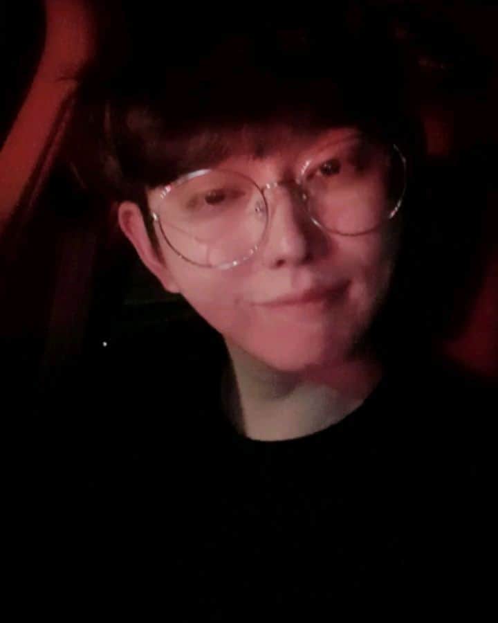 ユン・ギュンサンのインスタグラム：「#미스터기간제 덥고 습하고 힘들고 이런날엔 티비앞으로! 이따 11시 오우씨엔😘」
